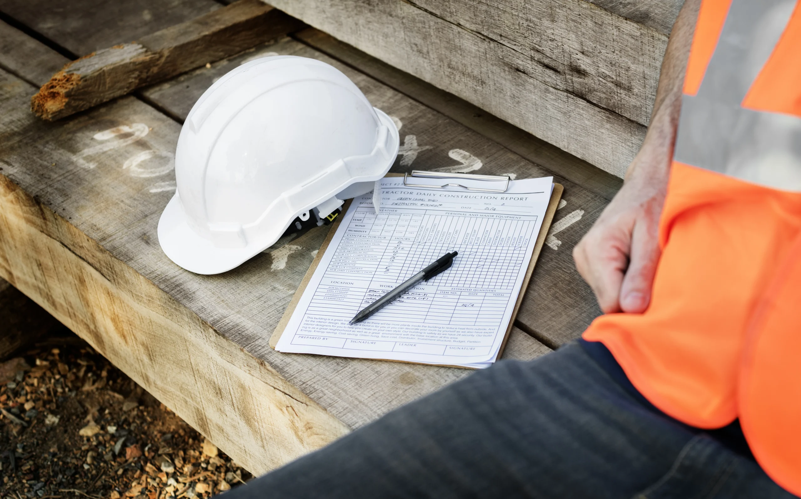 Contractor Daily Construction Report Hard Hat Clipboard Scaled